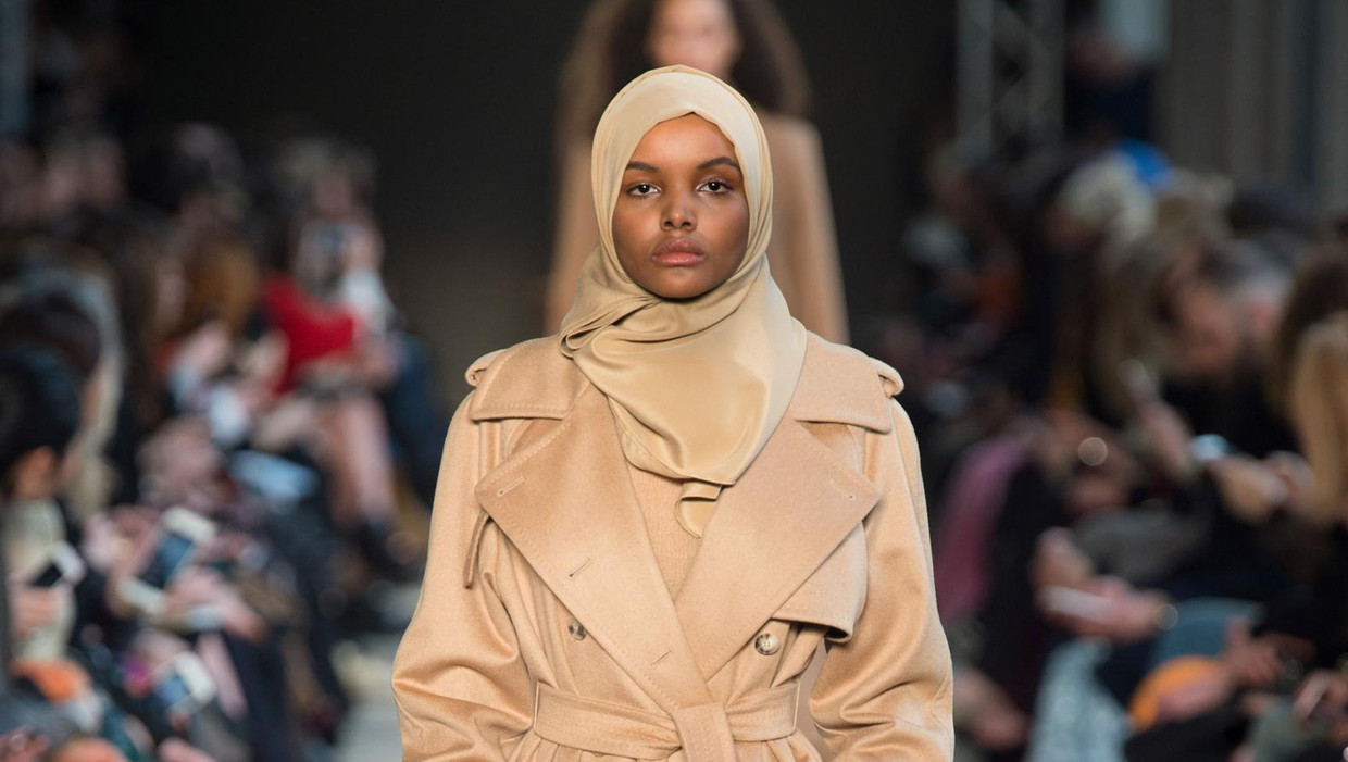 Halima Aden. Beeld Team Peter Stigter
