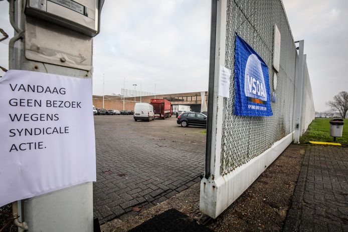 In de gevangenis van Brugge konden gedetineerden gisteren geen bezoek ontvangen.
