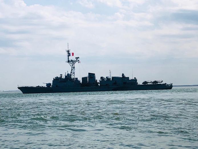 Het Franse fregat FS La Motte-Picquet op de Westerschelde. Elf schepen van de marines van de landen die in 1944 betrokken waren bij de Slag om de Schelde kruisen vandaag op de Westerschelde.