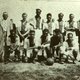 Voetballen in een vijandige stad: hoe de eerste Surinaamse elftallen zich staande hielden in Amsterdam