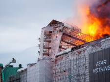 Grote brand in iconisch pand centrum Kopenhagen: kunstwerken naar buiten gesleept
