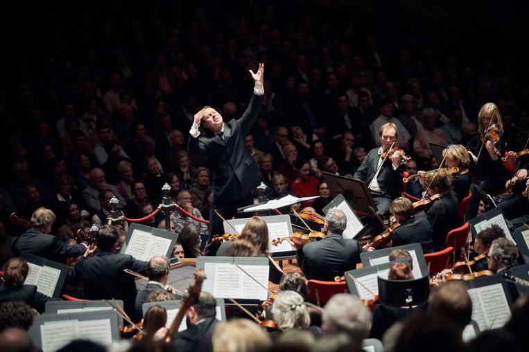 Teodor Currentzis debuteert met groot succes bij het Concertgebouworkest. Beeld Eduardus Lee