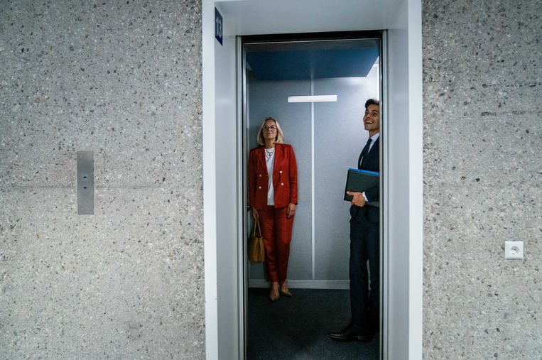 Sigrid Kaag (D66) en Rob Jetten (D66) na afloop van het debat over het eindverslag van informateur Mariëtte Hamer over het vastgelopen formatieproces. Beeld ANP