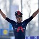 Van Baarle wint Dwars door Vlaanderen na indrukwekkende solo, Van der Poel en Alaphilippe spelen geen rol van betekenis