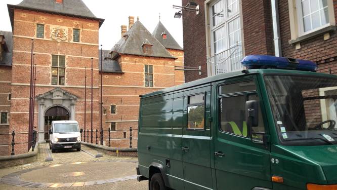 Vrouw (38) riskeert 4 jaar cel na poging doodslag op echtgenoot: “Bedekt onder het bloed probeerde hij haar alsnog uit de wind te zetten”