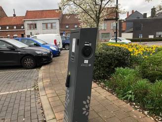 Aanvraag voor achttien extra laadpalen: “Geselecteerd op basis van woonclusters waar we verwachten dat de nood het hoogst zal zijn”