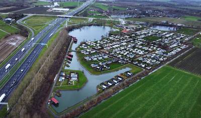 Geert verkoopt zijn Betuwse camping, het terrein van de McDonald’s houdt hij: ‘Daar liggen mooie kan