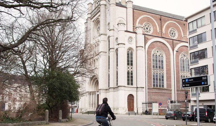 De Sint-Annakerk op het Sint-Annaplein in Gent staat te koop.