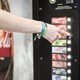 Coca-Cola stopt met frisdrankautomaten op Belgische scholen: ‘Spelen in op verwachtingen’