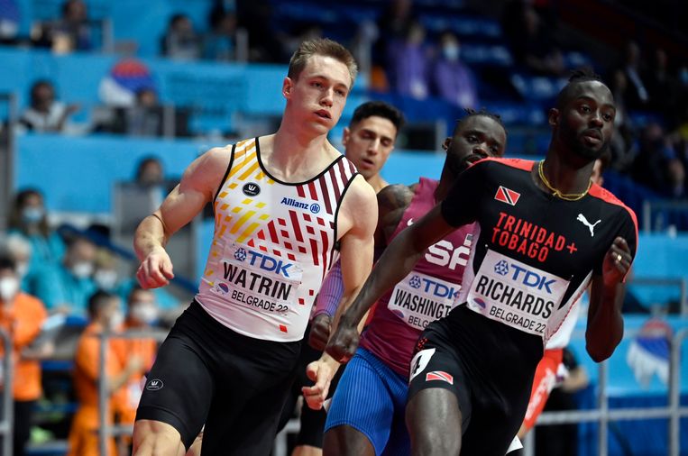 Julien Watrin loopt een nationaal record op de 400 meter in Belgrado. Beeld Photo News