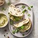 Easy lunch: flatbread met avocadospread