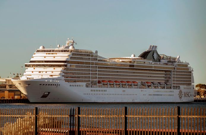 De Magnifica, met ongeveer 1.700 passagiers aan boord, in de haven van Fremantle vlak bij de stad Perth.