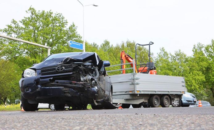 Een ongeluk op de N65 bij Biezenmortel.
