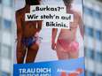Duitsers schrikken van controversiële verkiezingsposters AfD: "Boerka's? Wij hebben liever bikini's"