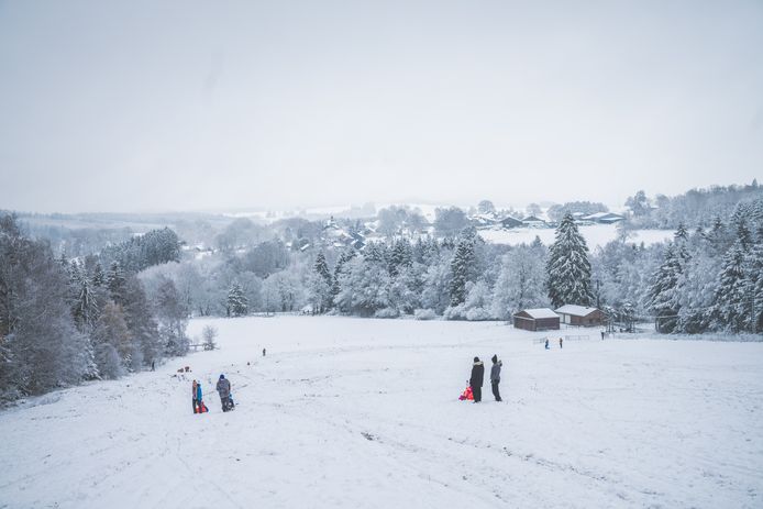 De eerste sneeuw in de Ardennen, op de skipiste aan de Baraque Fraiture.