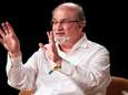 Auteur Salman Rushdie blind uit één oog en kan hand niet meer gebruiken als gevolg van steekpartij