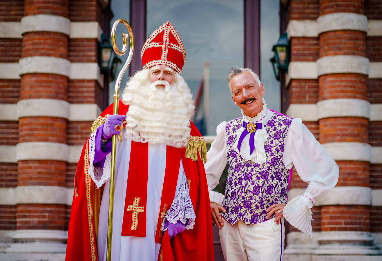 Robert ten Brink speelt Sinterklaas ‘Angstig dat jongste kleinkinderen me herkennen’ Foto