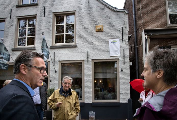 Onthulling van gevelsteen ’t Lammeken in Oirschot