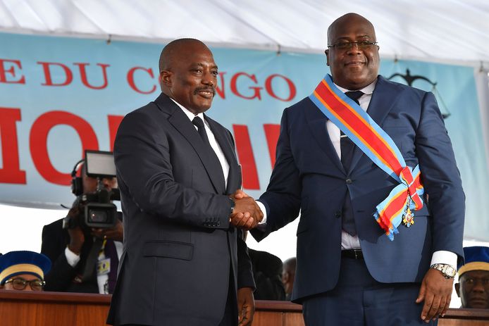 Voormalig Congolees president Joseph Kabila (links) en huidig Congolees president Félix Tshisekedi (rechts) op hun laatste ontmoeting op 25 januari toen het presidentschap werd overgedragen.