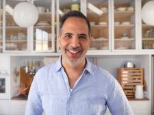 Topkok Ottolenghi trekt z’n voorraadkast leeg: ‘Fruit in blik is prima’