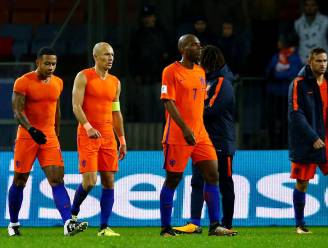 Nederlandse pers snoeihard voor Oranje: "Nederland zal min of meer opnieuw moeten leren voetballen"