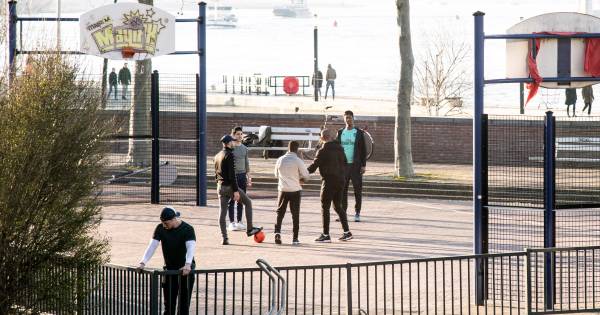 Coronaregels Aangescherpt Feest Thuis Verboden Buiten Overal