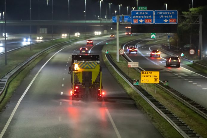 Rijkswaterstaat strooit al op de snelwegen in het midden van Nederland