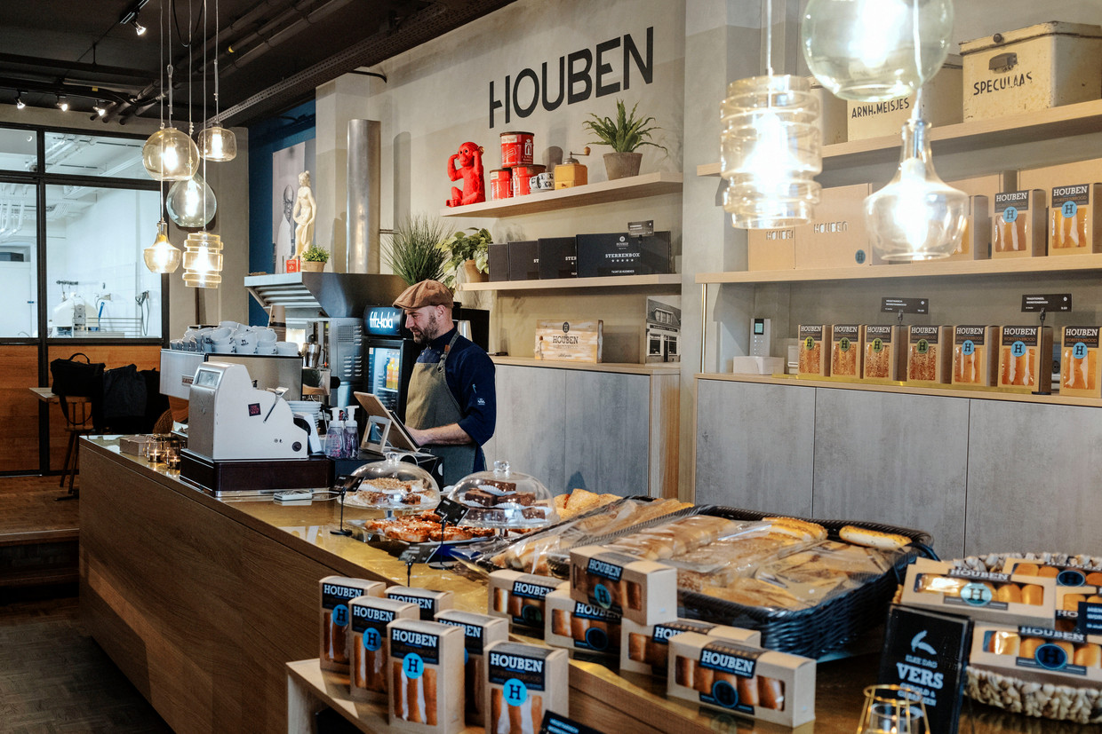 Bart Houben in zijn winkel. Beeld Merlin Daleman