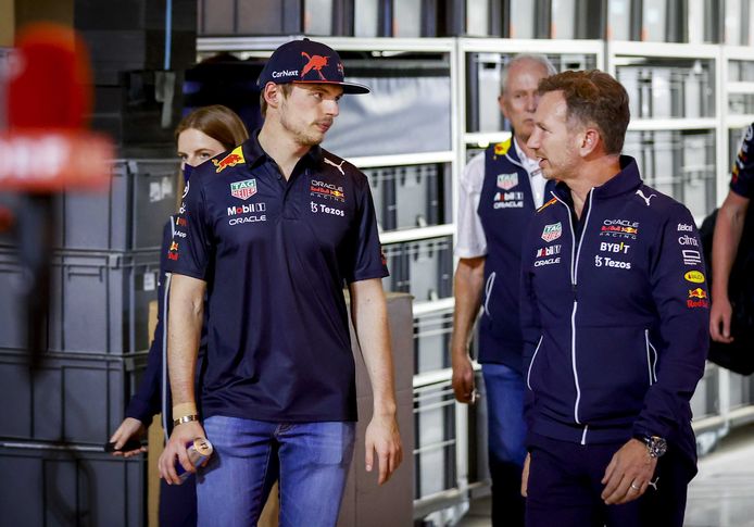 Max Verstappen en Christian Horner evalueren de race.