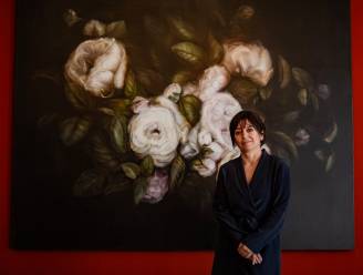 Theoria toont uitzonderlijke expositie van Antonietta Deluca, bewonder selectie schilderijen in boekenhuis 