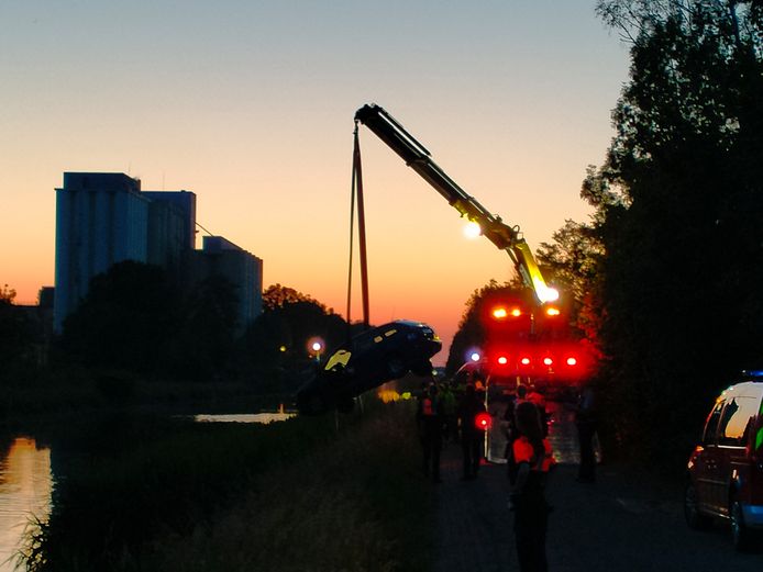 Auto in de vaart gereden