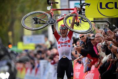 Wallays schrijft Parijs-Tours op zijn naam, Terpstra opnieuw tweede