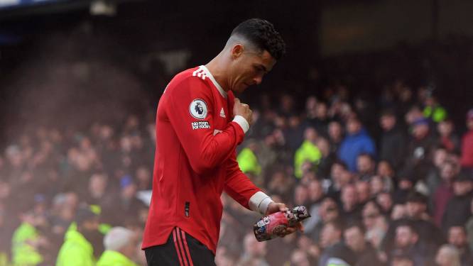 Politie geeft Cristiano Ronaldo waarschuwing voor wegslaan telefoon van fan