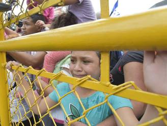 Mexico brengt vluchtelingen naar opvangcentra na chaos aan grens