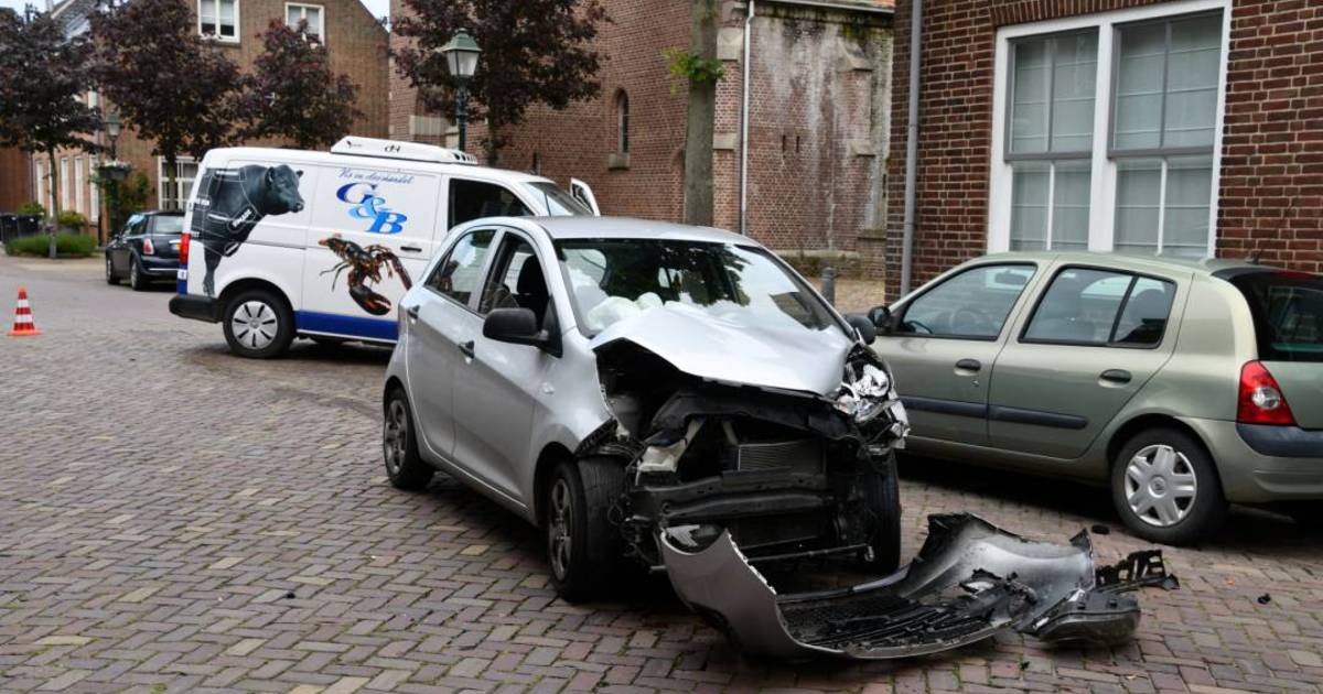 Bestuurder gewond bij botsing in IJzendijke