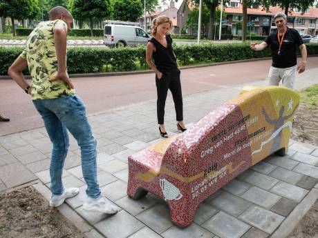 Ten Miles heeft een eigen bènkske: ‘En goede hoop dat hardlopers er dit jaar langs rennen’