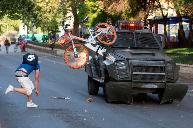 In de Chileense hoofdstad Santiago gingen miljoenen mensen de straat op Beeld AFP