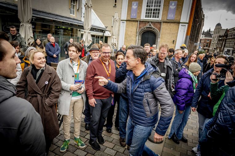 Premier Mark Rutte trapte de campagne zondag af in het centrum van Dordrecht.  Beeld ANP