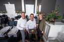 Stephan Regeling, Rene Bosch en Anniek Hatzmann heten u van harte welkom bij De Sociëteit in Almelo.