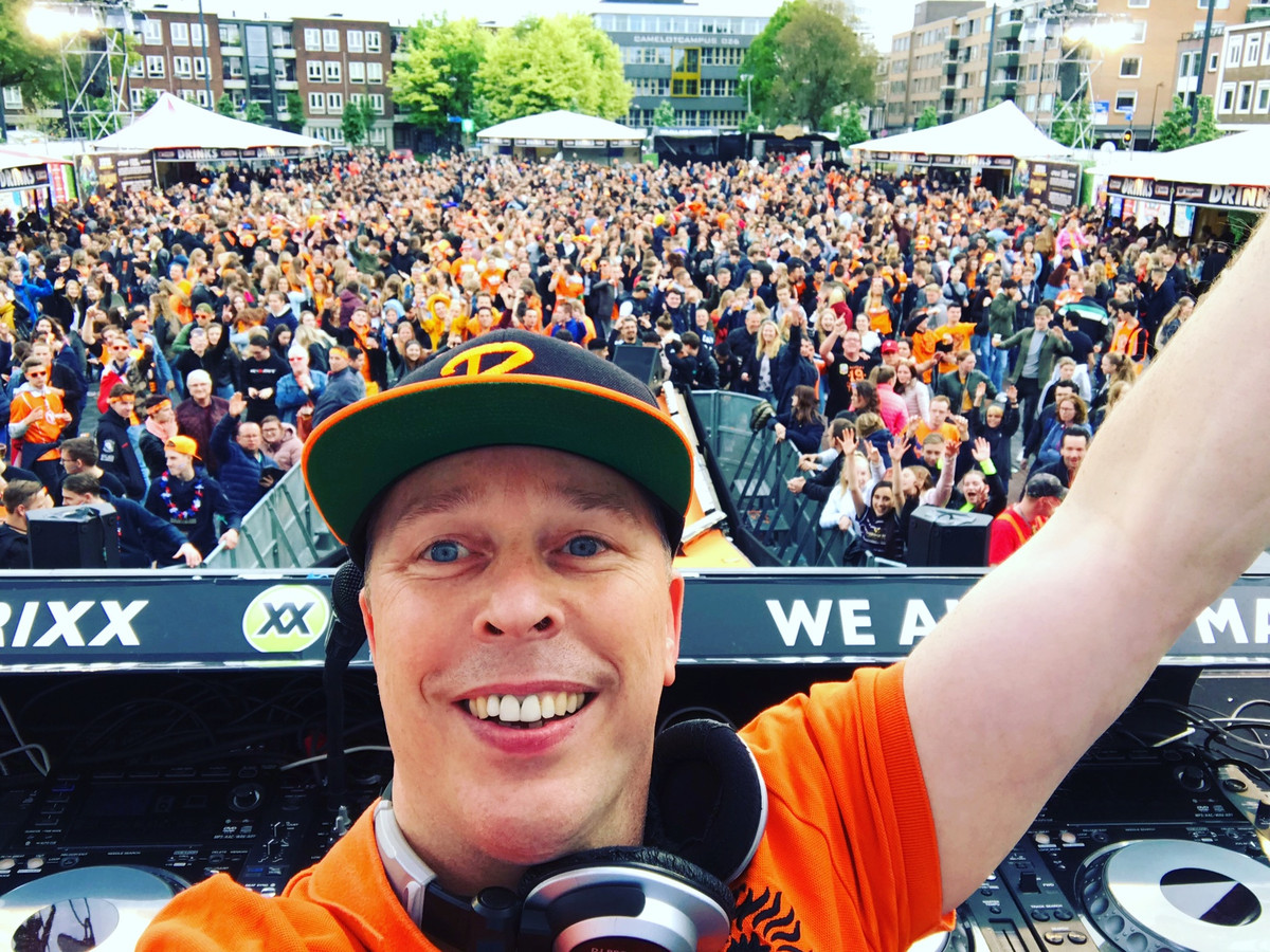 Afscheid van DJ Ronnie ‘Ik zag mijn vier collega’s achter me staan op