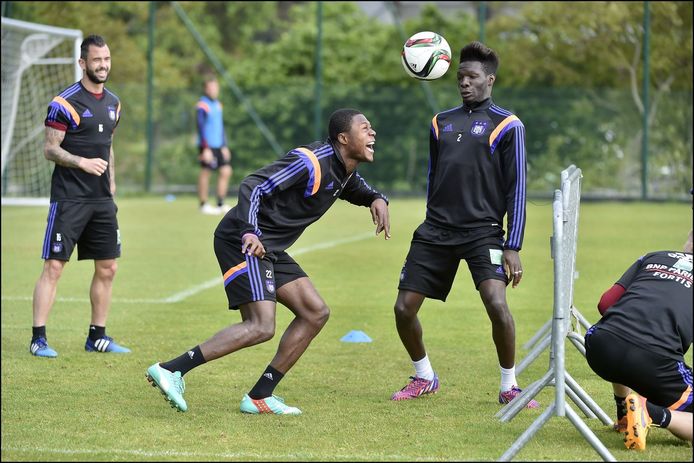 Mbemba en N'Sakala halen hard uit naar ploegmaats en staf ...