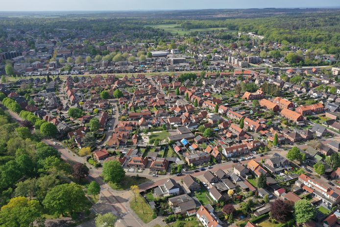 Luchtfoto van het Rooie Dorp (Wilhelminawijk) in Nijverdal.