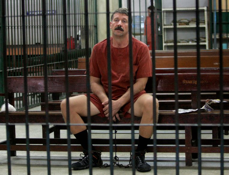 De Russische wapenhandelaar Viktor Bout in een Thaise rechtbank.  Beeld AP