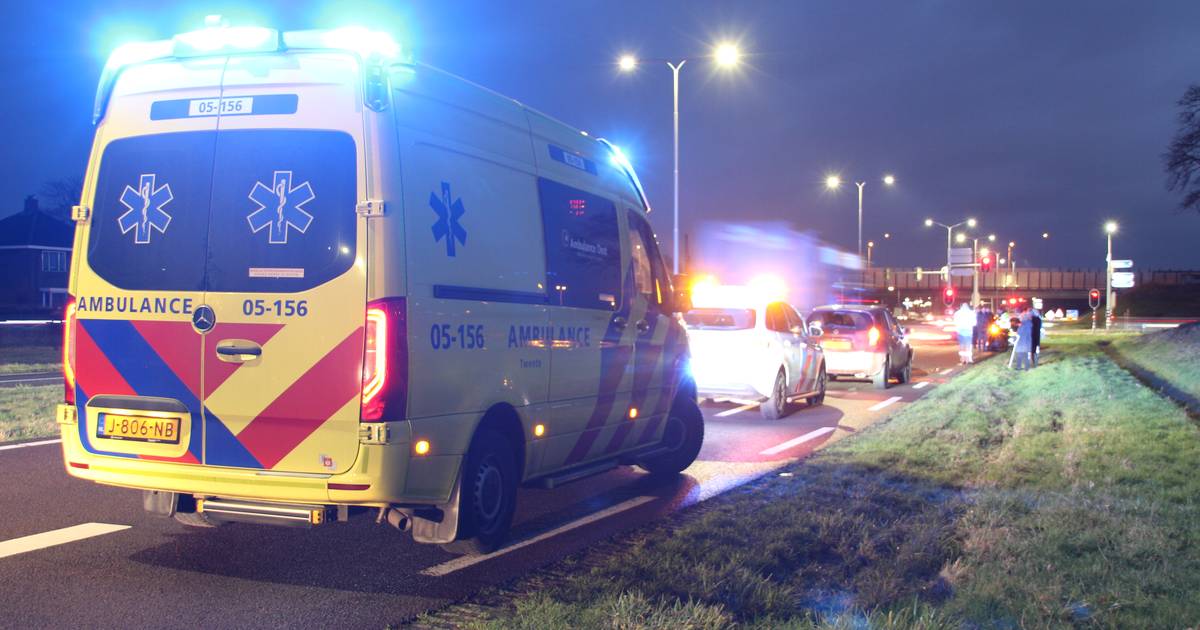 Ongeval met meerdere autos op Rijssensestraat in Wierden, één gewonde.