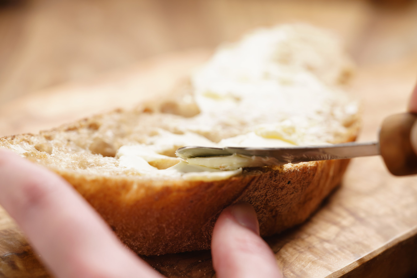 Dit krijgen koeien te eten waardoor hun boter keihard wordt, ook buiten de koelkast Foto