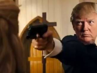 Trump-aanhangers krijgen gefabriceerde video te zien waarin president media en politici vermoordt