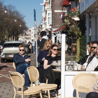 Exceptionally warm February day draws crowds of Amsterdammers outside: ‘We used to call this flip-flop weather’
