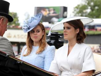 Prinsessen Eugenie en Beatrice zijn in ongenade gevallen: “Zelfs de aankondiging van haar zwangerschap was veelzeggend”