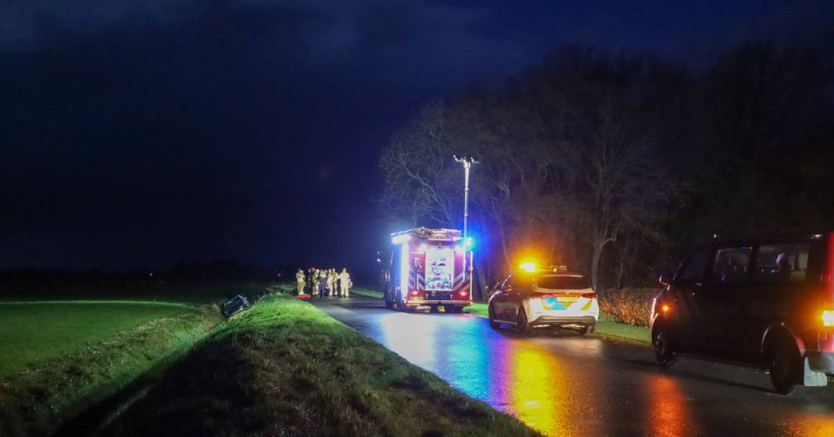 Inzittende(n) spoorloos na ongeluk in Menaam