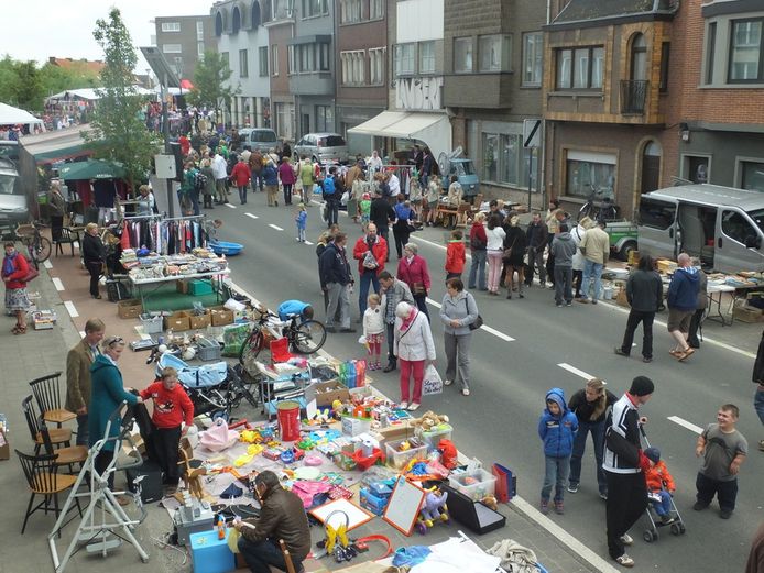 Archiefbeeld: de Batjesmarkt in de Guido Gezellelaan.